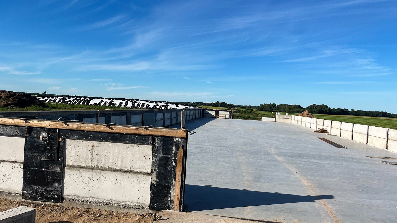 Pramonių grindų betonavimo paslaugos: Siloso transejos betonavimas ir irengimas. Teikiame paslaugas Lietuvoje, Tauragės regione: Šilutėje, Raseiniuose, Pagėgiuose, Šilalėje, Jurbarke.