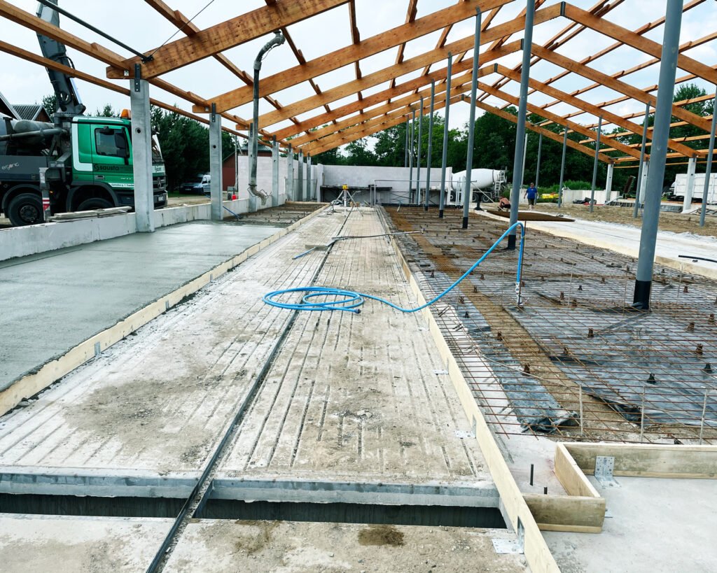 Pramonių grindų betonavimo paslaugos: Siuliu pjaustymas pramoninese grindyse. Teikiame paslaugas Lietuvoje, Tauragės regione: Šilutėje, Raseiniuose, Pagėgiuose, Šilalėje, Jurbarke.