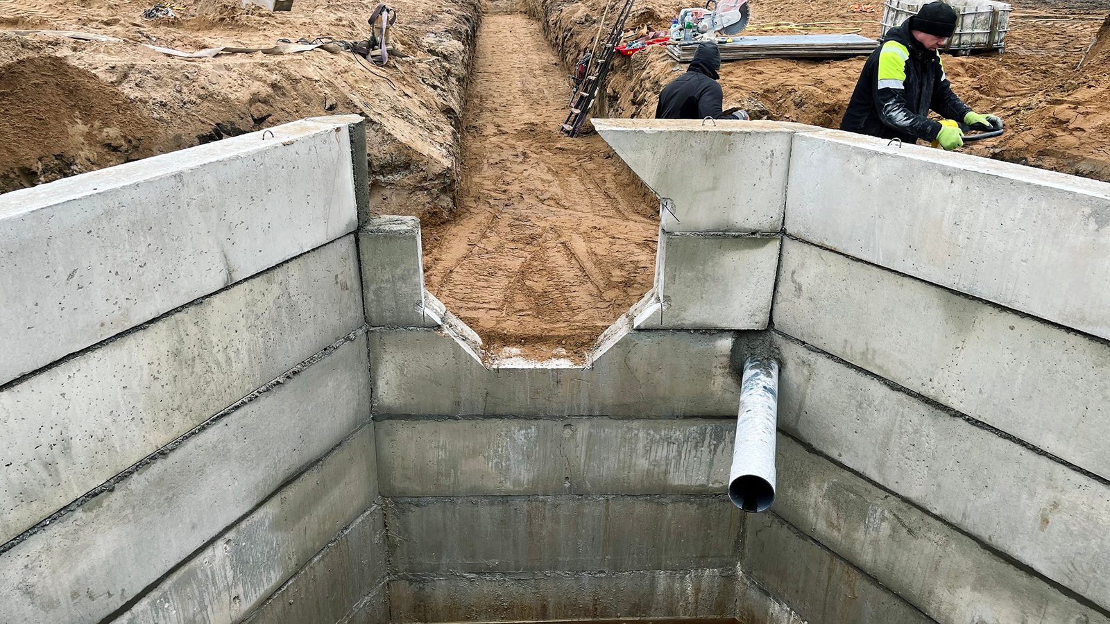 Pramonių grindų betonavimo paslaugos: Skysto meslo betoniniai rezervuarai. Teikiame paslaugas Lietuvoje, Tauragės regione: Šilutėje, Raseiniuose, Pagėgiuose, Šilalėje, Jurbarke.