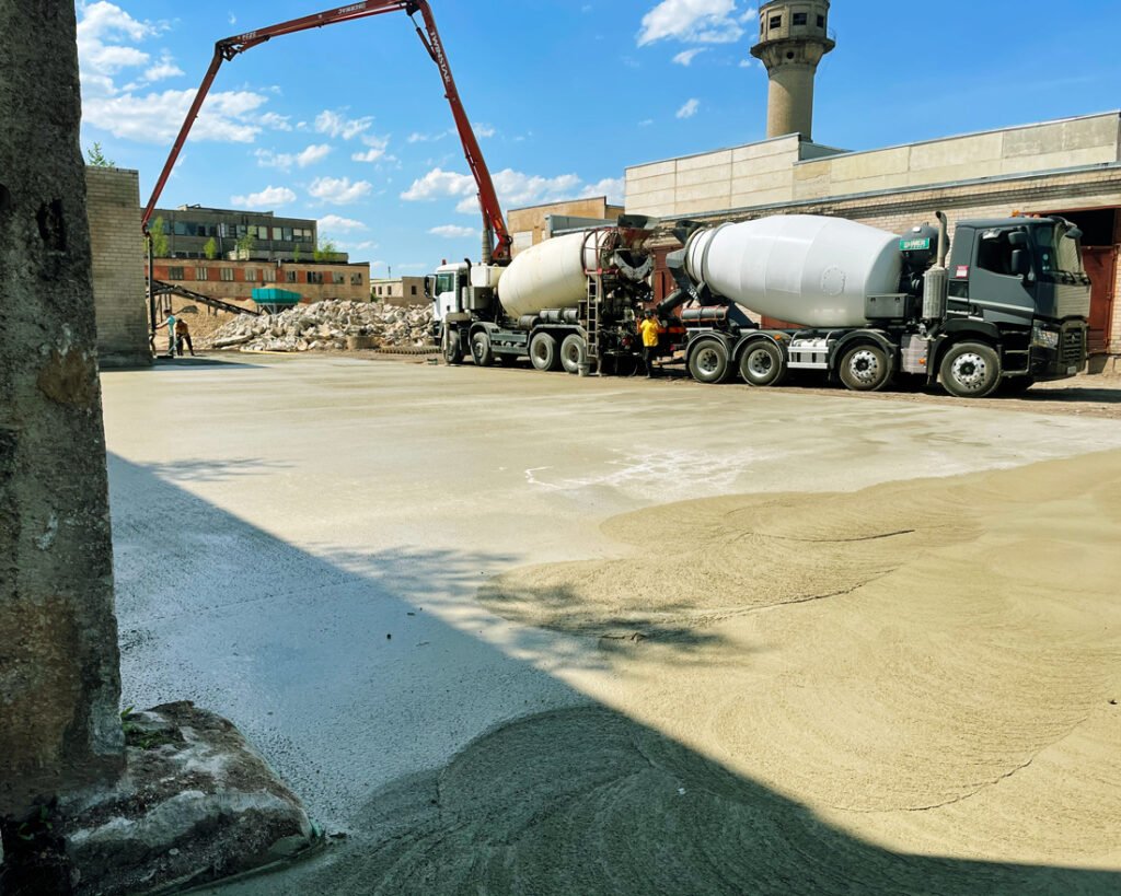 Pramonių grindų betonavimo paslaugos: betoniniu pagrindu aiksteliu keliu irengimas verslo ir ukio objektuose. Teikiame paslaugas Lietuvoje, Tauragės regione: Šilutėje, Raseiniuose, Pagėgiuose, Šilalėje, Jurbarke.