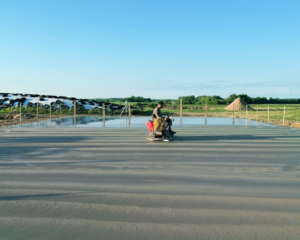 Pramonių grindų betonavimo paslaugos: zemes ukio aiksteliu betonavimo darbai. Teikiame paslaugas Lietuvoje, Tauragės regione: Šilutėje, Raseiniuose, Pagėgiuose, Šilalėje, Jurbarke.